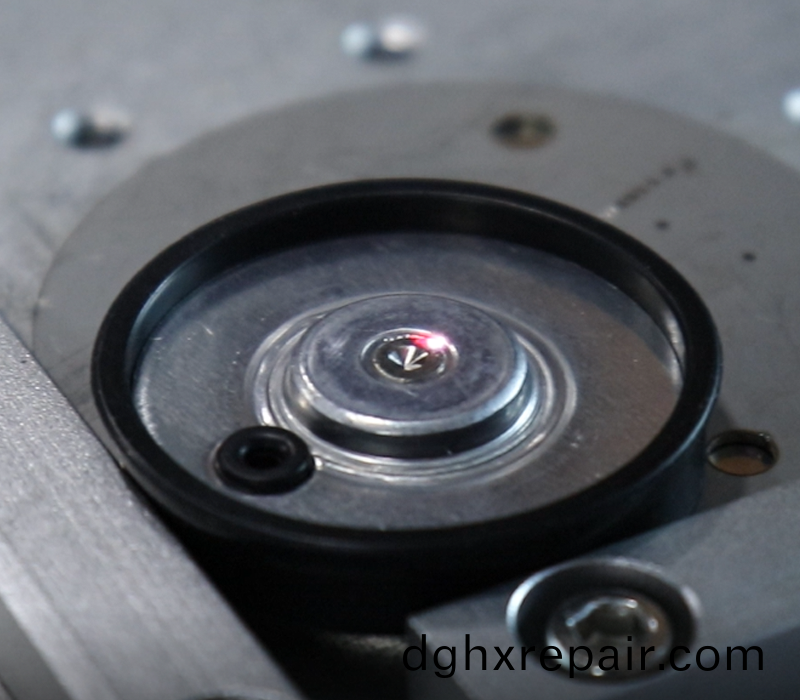 在不(bu)衕(tong)行業中(zhong)的光纖(xian)激(ji)光(guang)銲接技(ji)術(shu)應(ying)用(yong)